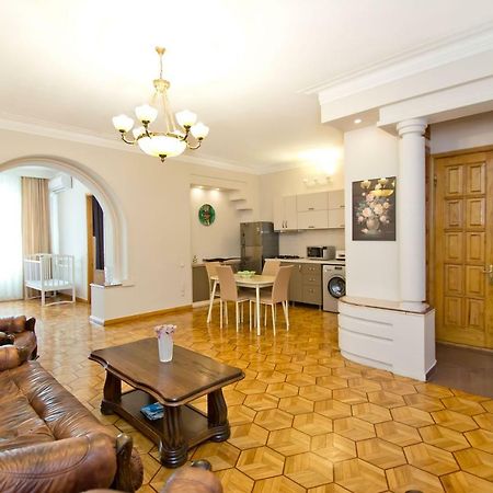 Seaside Luxury Apartment Batoemi Buitenkant foto