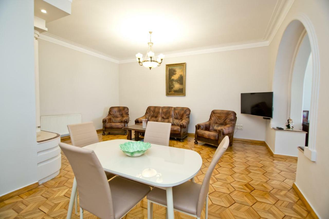 Seaside Luxury Apartment Batoemi Buitenkant foto